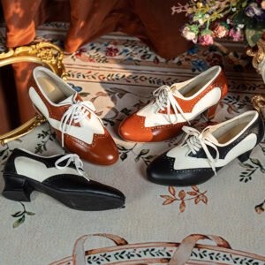 Handmade Vintage Leather Wingtip Oxford Shoes for Women Two-Tone Lace-Up Brogue Pumps in Black/Brown